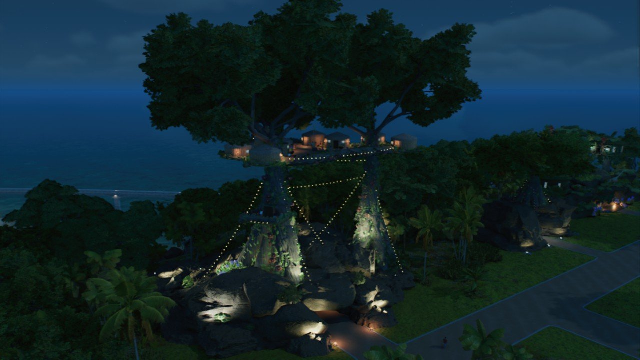 Large Treehouse Hotel