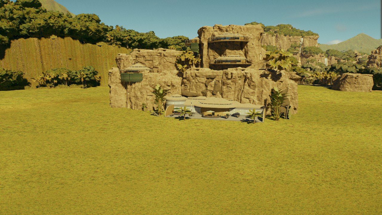 Treetop hotel desert